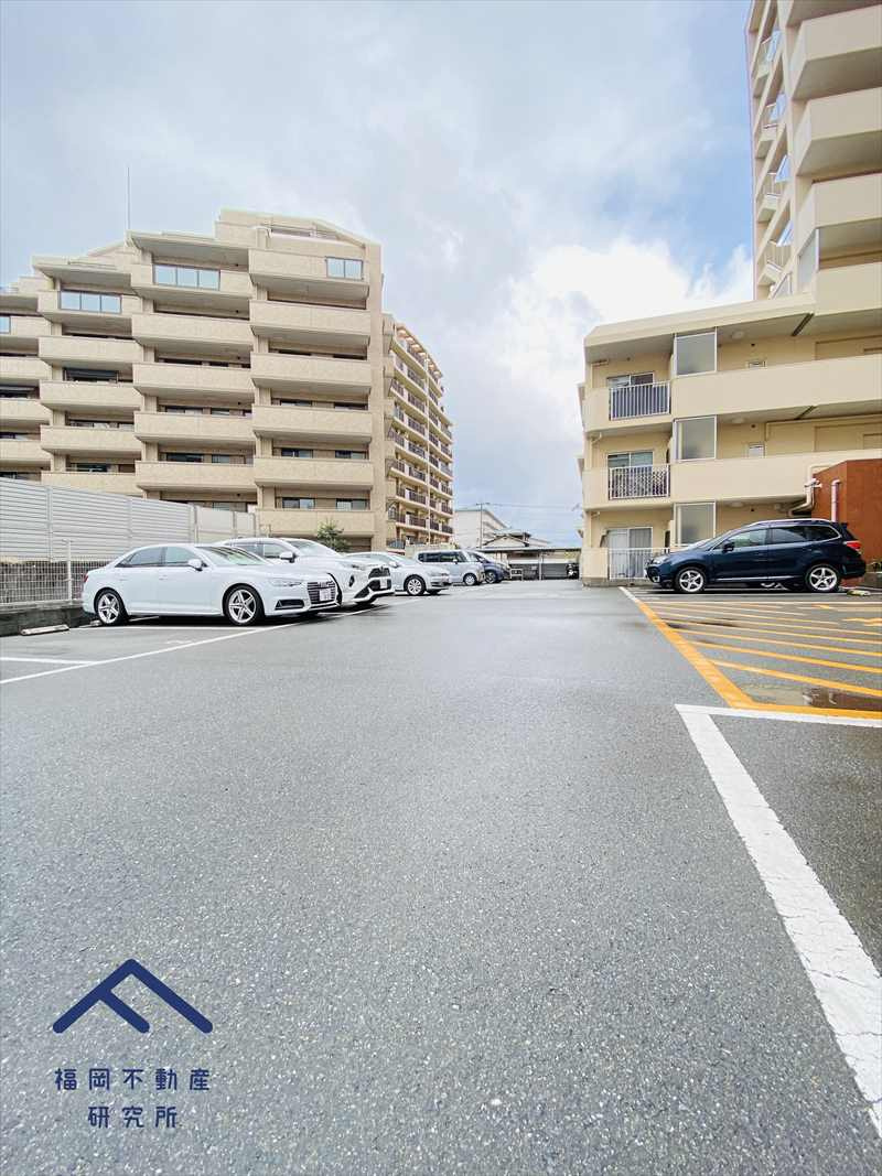 新栄アンピール新姪浜の駐車場