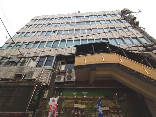 トーシン信濃町駅前ビルの外観