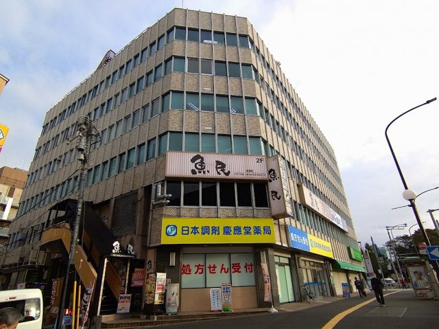 トーシン信濃町駅前ビルの外観