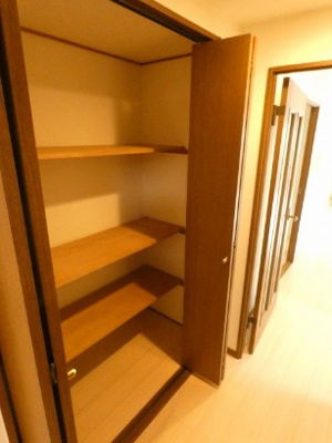 【収納】 | アーク昭島レジデンス | 廊下にも便利な収納があります。