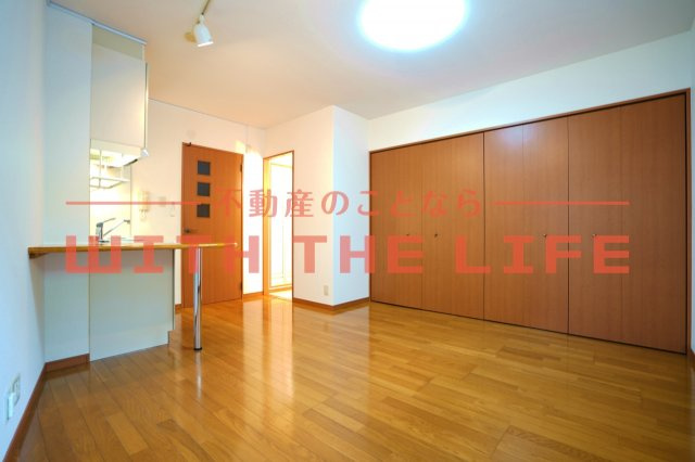 ロッヂングスオーク【キャッシュバック対象物件】の居間・リビング|おしゃれなリビングです