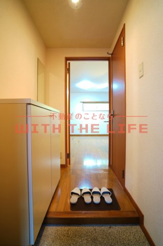 ロッヂングスオーク【キャッシュバック対象物件】の玄関|収納もある玄関です