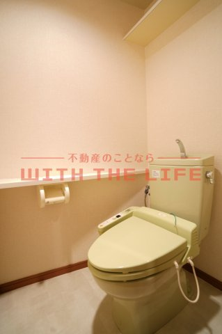 ロッヂングスオーク【キャッシュバック対象物件】のトイレ|ゆったりとした空間のトイレです