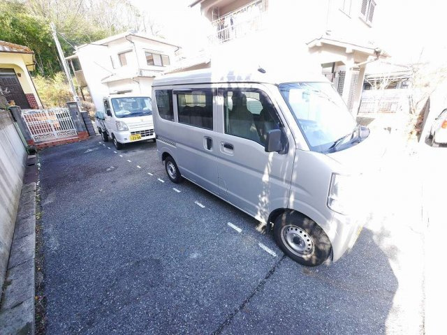 東自由が丘3丁目貸家の駐車場