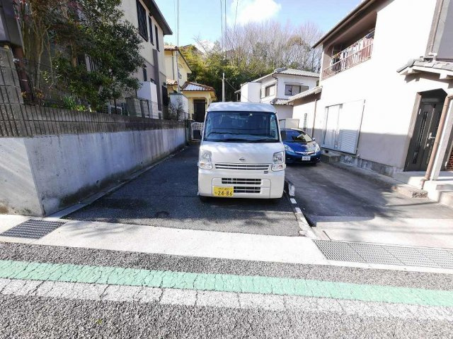 東自由が丘3丁目貸家の駐車場|軽自動車限定