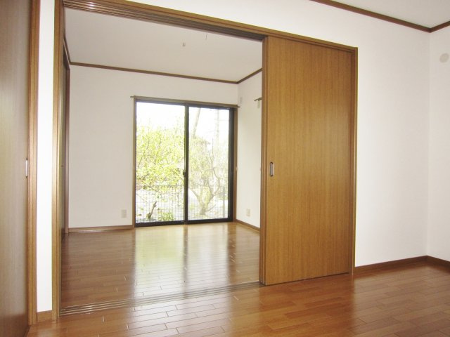 レジデンスせせらぎの洋室