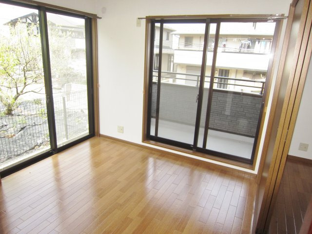 レジデンスせせらぎの洋室