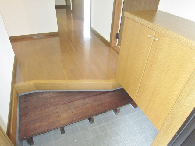 レジデンスせせらぎの玄関