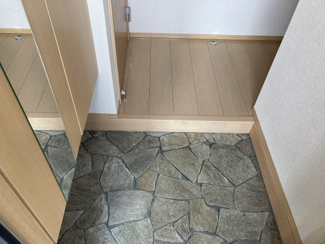 D-room﨔　B棟の玄関