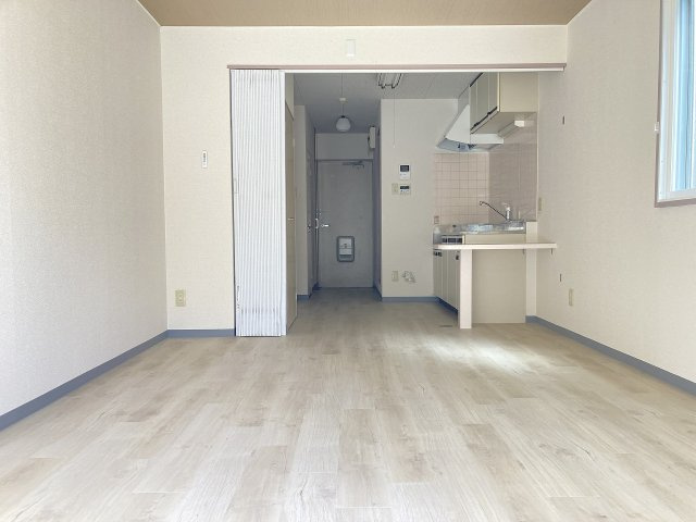 ファミーユ中桜田の洋室