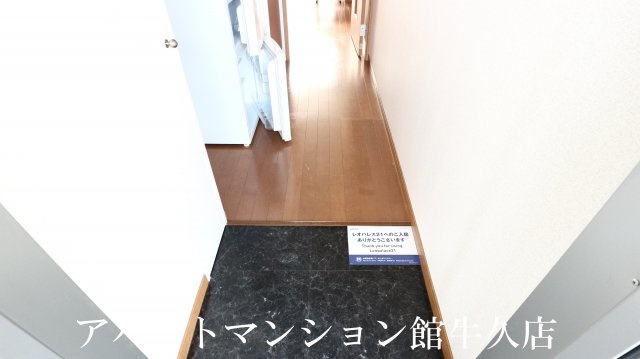 レオパレスセピアコートの玄関
