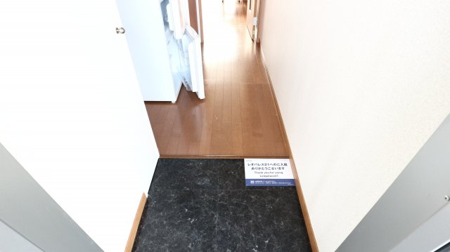 レオパレスセピアコートKの玄関