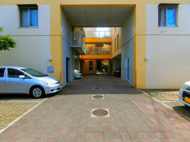 DON喜訪邸の駐車場