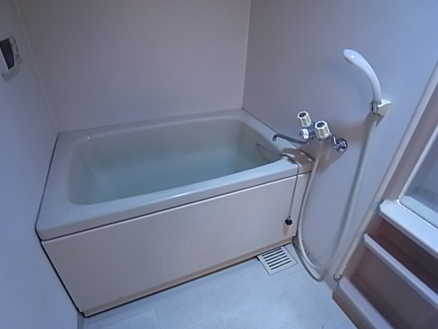 ベルトピア塩屋Iの浴室