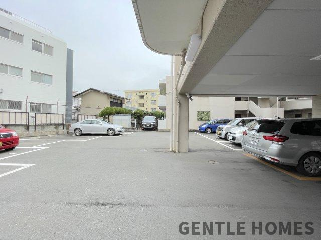 アムール飯倉の駐車場