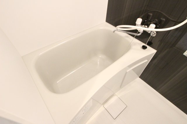 ユナイト石川町ジョルジーニョの浴室|※同タイプ参考写真になります。