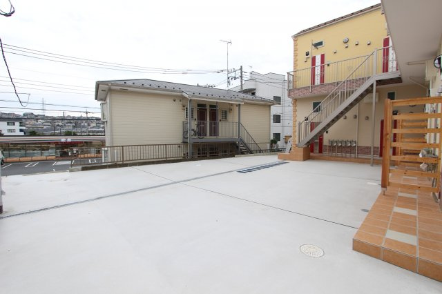 ユナイト石川町ジョルジーニョのエントランス|※同タイプ参考写真になります。