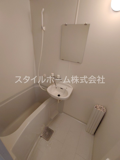 【浴室】 | グランデージSｕｚｕｒａｎ | 別部屋写真です。