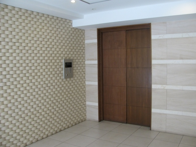 ラグジュアリーアパートメント本郷のエントランス|エントランス