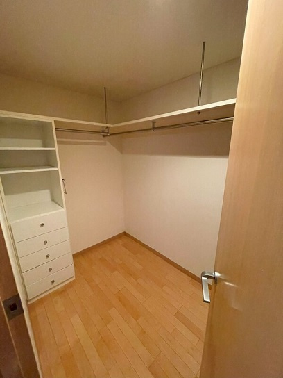 港区西麻布４丁目の賃貸マンションのその他|洋室12.8帖ウォークインクローゼット