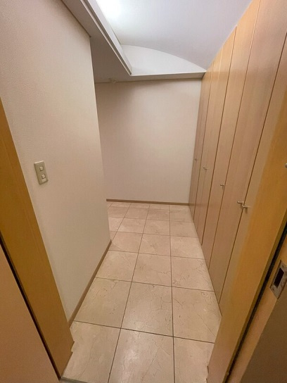 港区西麻布４丁目の賃貸マンションの玄関