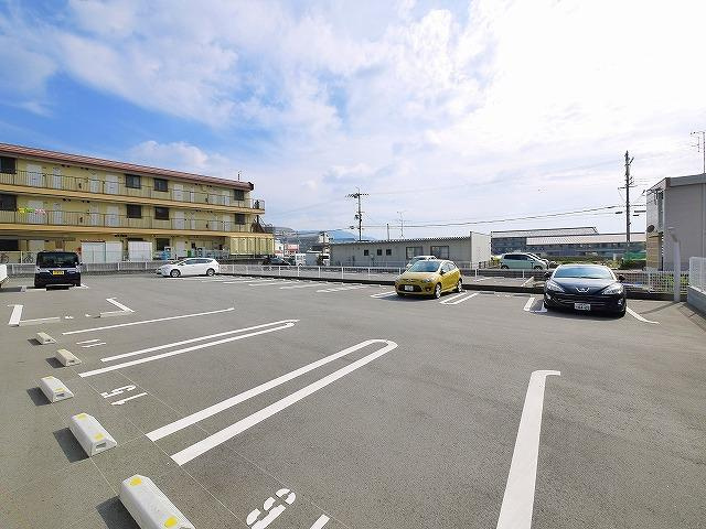 フォンテーヌ　Ｎ－Ⅵの浴室|駐車場です