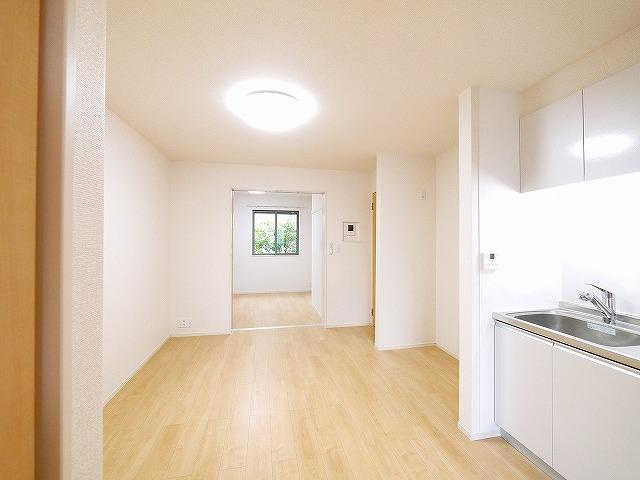 フォンテーヌ　Ｎ-Ⅵのキッチン|ゆったり過ごせるリビングです