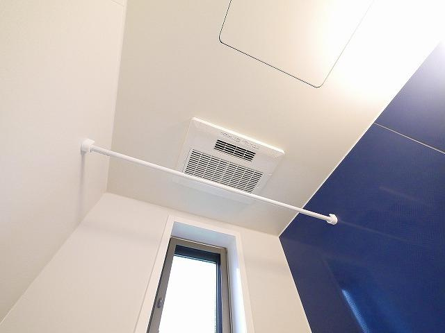 フォンテーヌ　Ｎ-Ⅵの設備|浴室乾燥機と窓があるので換気も快適です