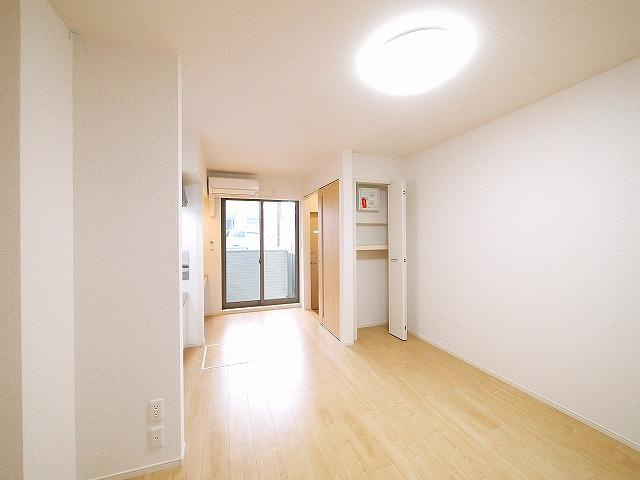 フォンテーヌ　Ｎ－Ⅵの居間・リビング|ゆったりした洋室です