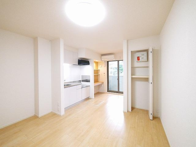 フォンテーヌ　Ｎ－Ⅵの居間・リビング|ゆったりとしたリビングです