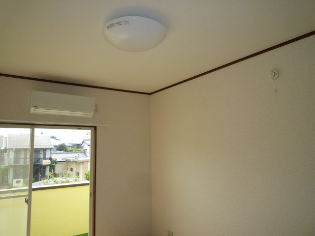 【設備】 | パインハイツ | 照明・火災報知器付き