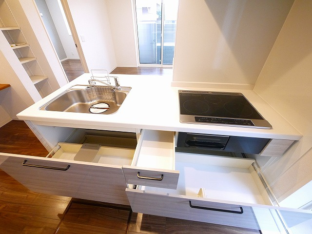 シャーメゾン　グランデ　北郡山の居間・リビング|こちらの居間で趣味の時間をお楽しみください