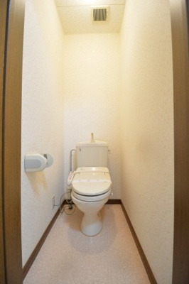 【トイレ】 | シティパレスフォンテーヌD棟 | トイレです。シャワートイレ。
