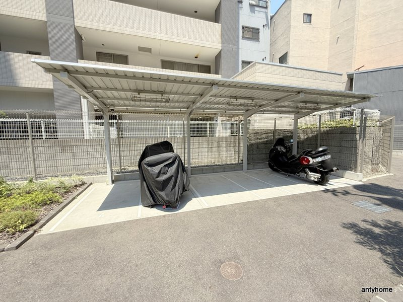 プレサンス福島吉野ミナージ 仲介手数料無料の駐車場