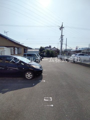 【駐車場】 | ライフインビーサークル | 駐車場があるので、車を買う予定の方も安心です