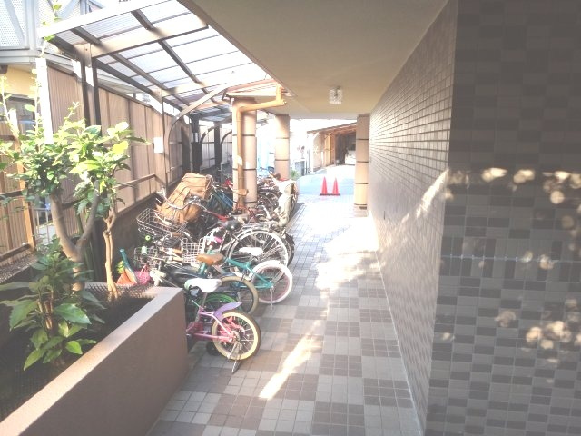 ラフィーネ出水のエントランス|毎日通るエントランスはこのようになっています