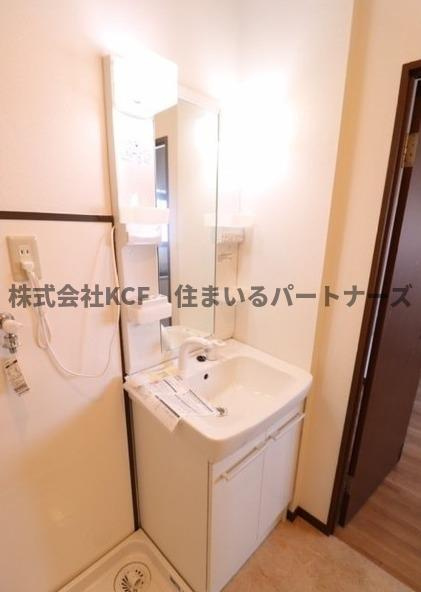 コスモハイツ柳瀬の洗面所|独立洗面化粧台付き