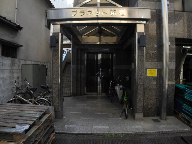 トーシン・プラネット新宿のエントランス