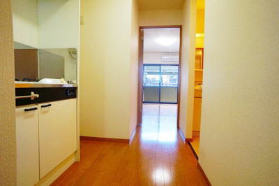【内装】 | リバティ | 玄関から洋室方向