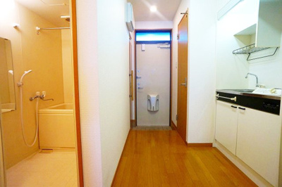 【内装】 | リバティ | 洋室から玄関方向