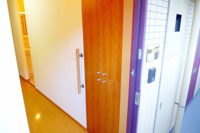 【玄関】 | リバティ | 玄関ドアを開いた様子