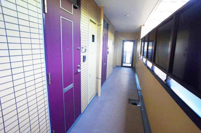 【その他共用部分】 | リバティ | 玄関前からエレベータ方向