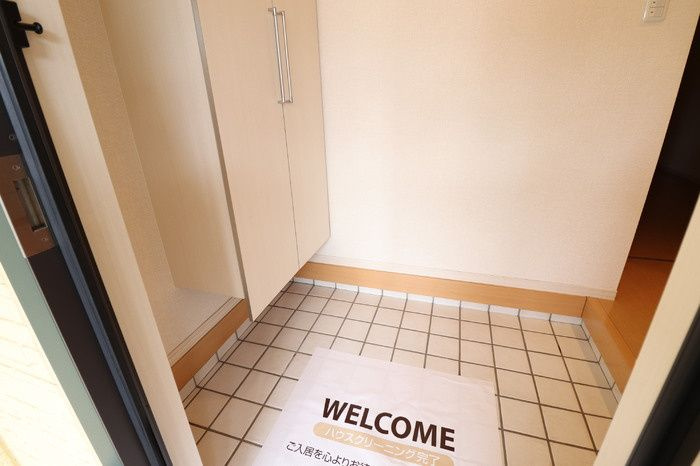 リヴィエールいぶき野の玄関