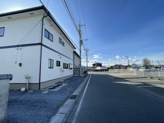 神川町八日市　中古1490の前面道路含む現地写真|前面道路含む現地写真です