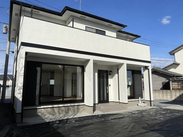 神川町八日市　中古1490の外観|ナチュラルで飽きの来ないデザインは流行に左右されない家の形です。外構も綺麗に仕上がっています(^▽^)/
