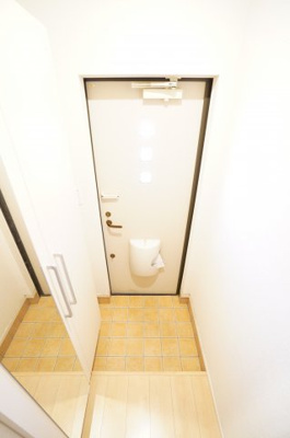 【玄関】 | エアリーⅤ | ※同物件・反転タイプの写真です。
