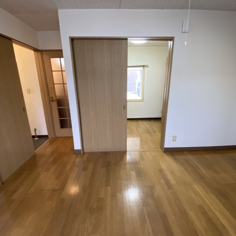 ベルシーヌ中島の居間・リビング