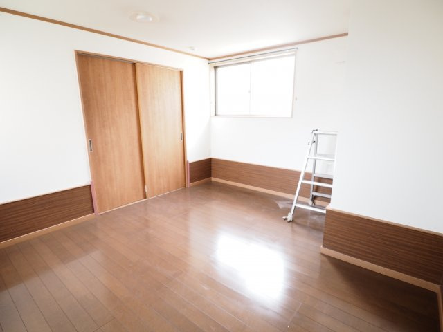 野田市木間ケ瀬　中古戸建　令和3年築の洋室|お仕事もはかどる、独立した空間です。