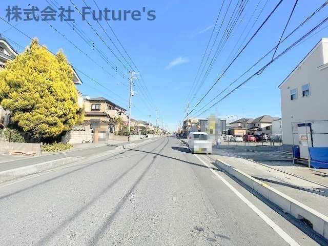 吉川市中央2丁目　新築戸建　全2棟　2号棟の前面道路含む現地写真|前面道路の写真になります。