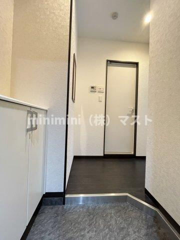 フォーリアライズ難波フィデルの玄関